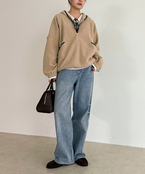 fredy emue（フレディエミュ）の「フード付きフリースアノラック（スウェット・レディース・チャコールグレー/オフホワイト/ベージュ・38）」の4枚目の写真