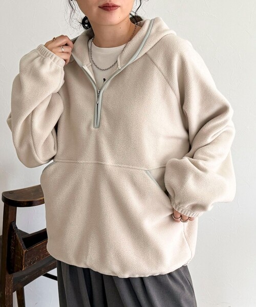 fredy emue（フレディエミュ）の「フード付きフリースアノラック（スウェット・レディース・チャコールグレー/オフホワイト/ベージュ・38）」の14枚目の写真