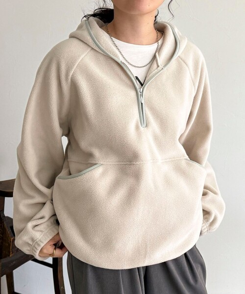 fredy emue（フレディエミュ）の「フード付きフリースアノラック（スウェット・レディース・チャコールグレー/オフホワイト/ベージュ・38）」の16枚目の写真