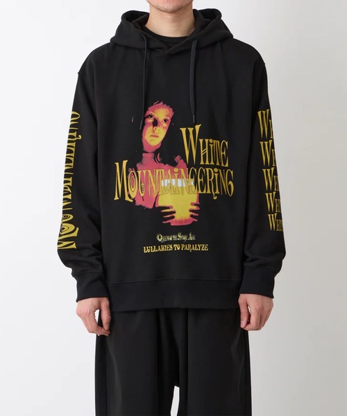 WHITE MOUNTAINEERING（ホワイトマウンテニアリング）の「【White Mountaineering/ホワイトマウンテニアリング】QOTSA LULLABIES TO PARALYZE HOODIE（パーカー・メンズ・ブラック・1/2/3）」の3枚目の写真