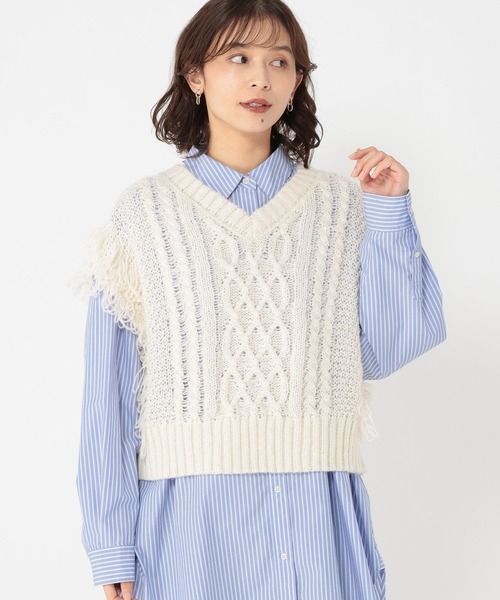 studio CLIP(スタディオクリップ)の「3ゲージフリンジニットベスト(ベスト・レディース・オフホワイト/ブラック・FREE)」の6枚目の写真