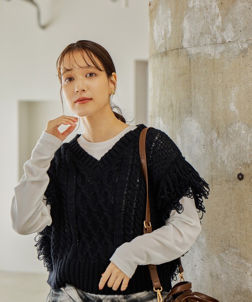 studio CLIP(スタディオクリップ)の「3ゲージフリンジニットベスト(ベスト・レディース・オフホワイト/ブラック・FREE)」の22枚目の写真