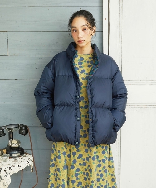 Jocomomola(ホコモモラ)の「【リバーシブル】Flor Alta ショートダウンジャケット(ダウンジャケット/コート・レディース・グリーン/マスタード/ネイビー・40)」の2枚目の写真
