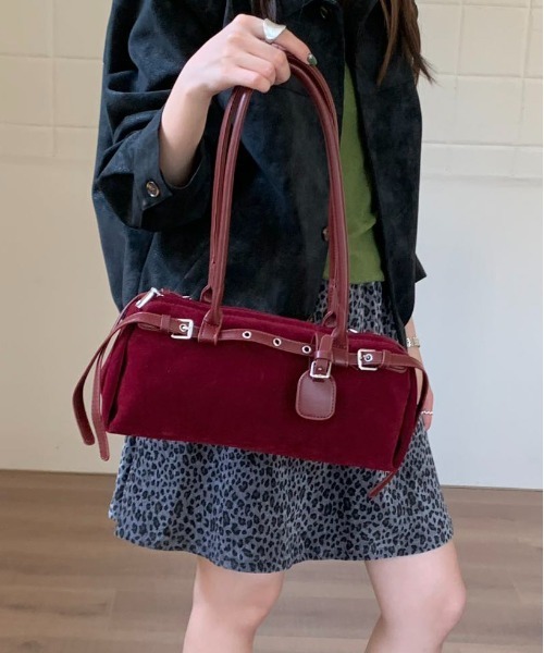 FINEnough(ファインナフ)の「ベロアタッチハトメベルトボストンバッグ(ショルダーバッグ・レディース・ベージュ/ブラウン/ワインレッド/キャメル/ブラック・FREE)」の12枚目の写真
