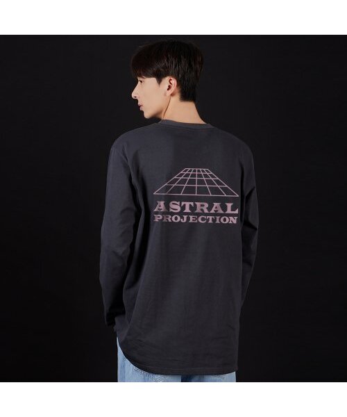 ASTRAL PROJECTION(アストラルプロジェクション)の「シグニチャーロゴオーバーサイズロングスリーブTシャツ_チャコール(Tシャツ/カットソー・メンズ・その他・LARGE/MEDIUM/X-LARGE)」の4枚目の写真