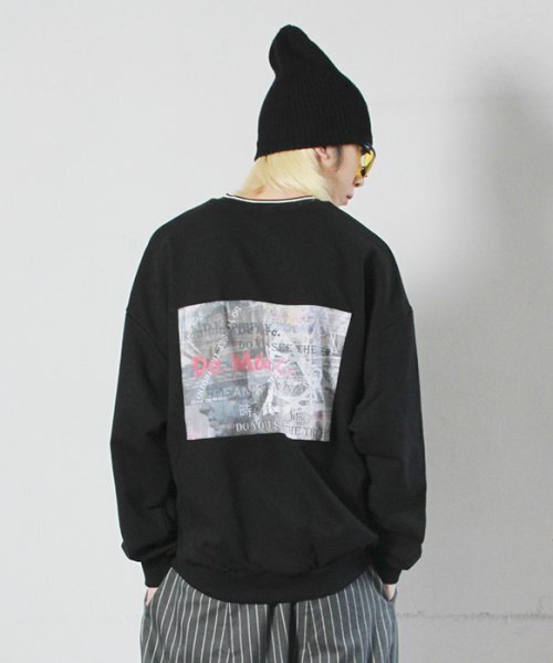 DEMARC(ドゥマーク)の「Vネックバックグラフィティマンツーマンブラック(スウェット・メンズ・その他・MEDIUM/LARGE)」の3枚目の写真
