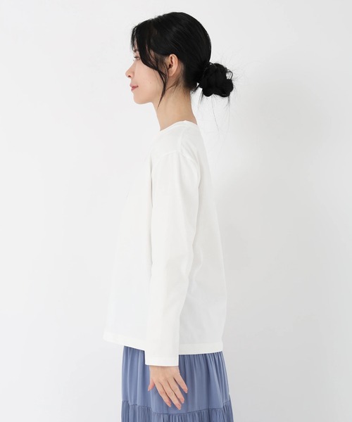 STRAWBERRY-FIELDS（ストロベリーフィールズ）の「ファンクショナル天竺_ロゴプリントロングスリーブTシャツ（Tシャツ/カットソー・レディース・オフホワイト・2）」の3枚目の写真