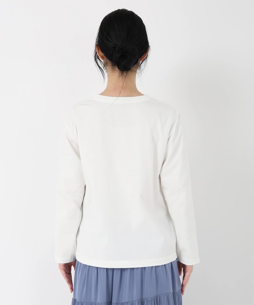 STRAWBERRY-FIELDS（ストロベリーフィールズ）の「ファンクショナル天竺_ロゴプリントロングスリーブTシャツ（Tシャツ/カットソー・レディース・オフホワイト・2）」の4枚目の写真