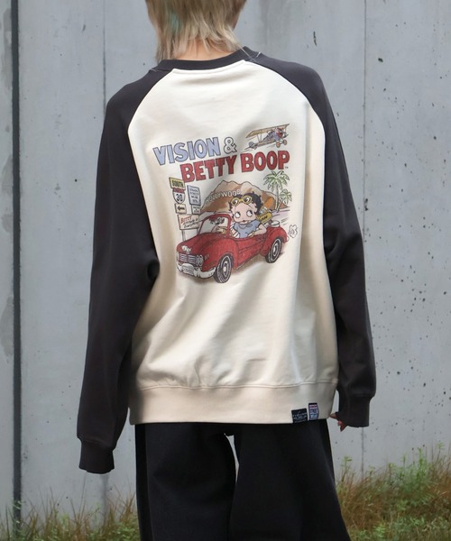 VISION STREET WEAR(ヴィジョンストリートウェア)の「【VISION STREET WEAR/ヴィジョンストリートウェア】BETTY Hollywood Vintage Crewneck Sweat/ベティーハリウッド ヴィンテージ クルーネックスウェット(スウェット・メンズ・オフホワイト/チャコールグレー/ホワイト系その他・LL/L/M)」の2枚目の写真