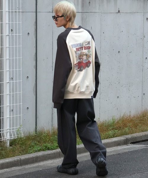 VISION STREET WEAR(ヴィジョンストリートウェア)の「【VISION STREET WEAR/ヴィジョンストリートウェア】BETTY Hollywood Vintage Crewneck Sweat/ベティーハリウッド ヴィンテージ クルーネックスウェット(スウェット・メンズ・オフホワイト/チャコールグレー/ホワイト系その他・LL/L/M)」の12枚目の写真
