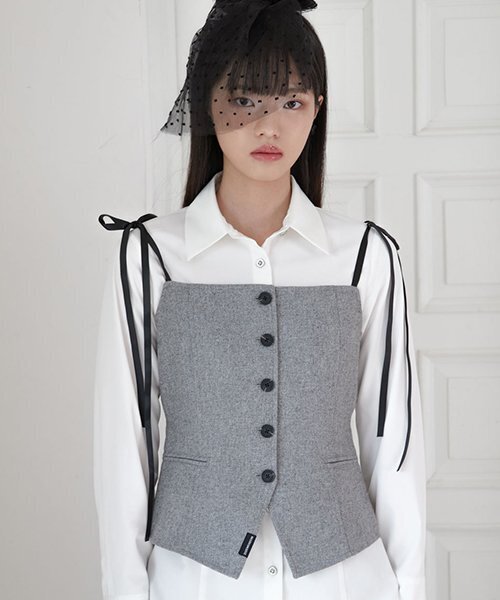 ZIZEMUSEUM(ジゼミュージアム)の「RIBBON BUTTON TOP (GRAY)(Tシャツ/カットソー・レディース・その他・SMALL/MEDIUM)」の1枚目の写真