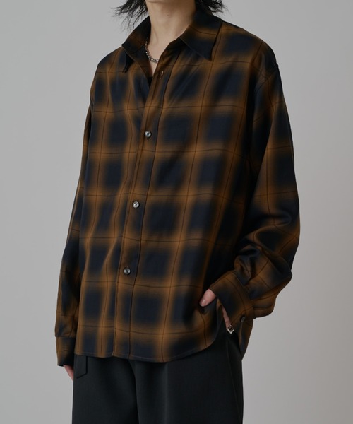 Lui's（ルイス）の「オンブレーチェックオーバーシャツ（シャツ/ブラウス・メンズ・ネイビー/ブラック/アイボリー/ブラウン・M/S）」の4枚目の写真