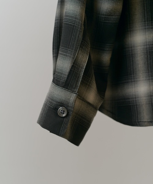 Lui's（ルイス）の「オンブレーチェックオーバーシャツ（シャツ/ブラウス・メンズ・ネイビー/ブラック/アイボリー/ブラウン・M/S）」の13枚目の写真