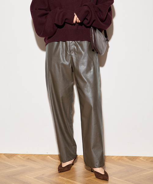 journal standard L'essage（ジャーナルスタンダードレサージュ）の「シンセティックレザー イージーパンツ（その他パンツ・レディース・ブラック/ウッド・36/38）」の2枚目の写真