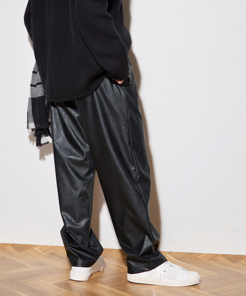 journal standard L'essage（ジャーナルスタンダードレサージュ）の「シンセティックレザー イージーパンツ（その他パンツ・レディース・ブラック/ウッド・36/38）」の7枚目の写真