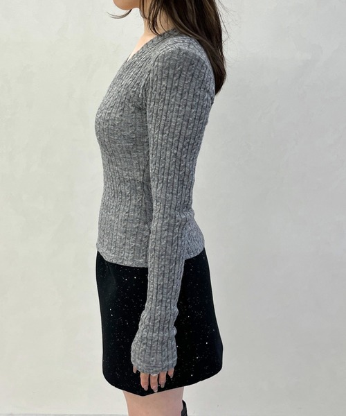 MISCH MASCH(ミッシュマッシュ)の「一部店舗限定 マフラーセットケーブル編みVネックニット(ニット/セーター・レディース・ベージュ/グレー・フリ-)」の9枚目の写真