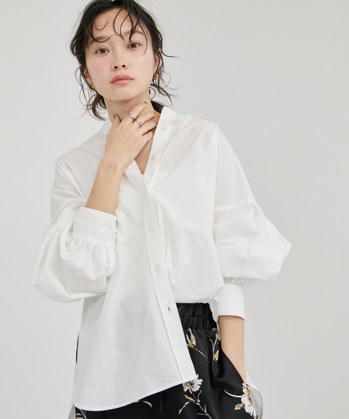 LE CERCLE par rope'（ルセルクルパーロペ）の「ロゴ刺繍バンドカラーシャツ（シャツ/ブラウス・レディース・ホワイト/グリーン系その他/ブルー系その他4/サックスブルー/ピンク/ピンク系その他2・FREE）」の2枚目の写真