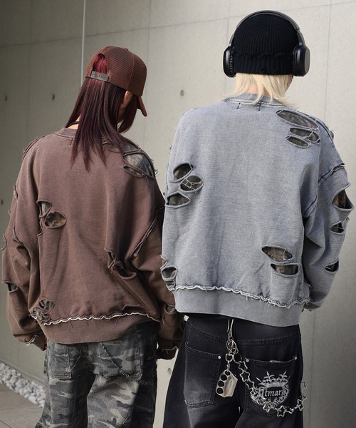 ATMARK(アットマーク)の「《フリーサイズ展開 / UNISEX 》フェイクレイヤード ダメージ加工トレーナー(スウェット・レディース・ブラック/ブラウン/グレー・LARGE)」の5枚目の写真