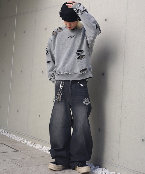 ATMARK(アットマーク)の「《フリーサイズ展開 / UNISEX 》フェイクレイヤード ダメージ加工トレーナー(スウェット・レディース・ブラック/ブラウン/グレー・LARGE)」の6枚目の写真