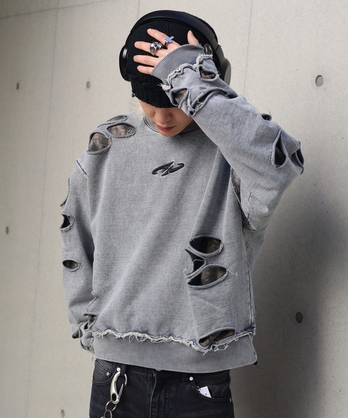 ATMARK(アットマーク)の「《フリーサイズ展開 / UNISEX 》フェイクレイヤード ダメージ加工トレーナー(スウェット・レディース・ブラック/ブラウン/グレー・LARGE)」の8枚目の写真