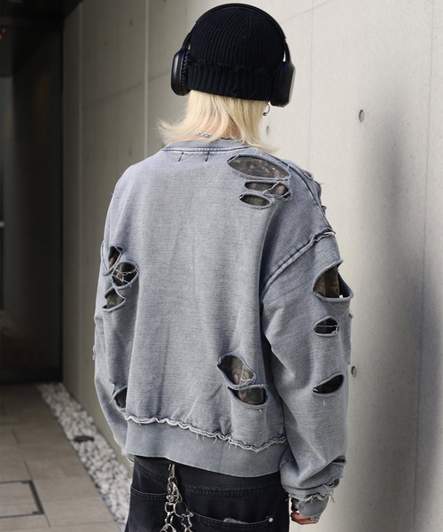 ATMARK(アットマーク)の「《フリーサイズ展開 / UNISEX 》フェイクレイヤード ダメージ加工トレーナー(スウェット・レディース・ブラック/ブラウン/グレー・LARGE)」の10枚目の写真