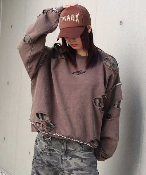 ATMARK(アットマーク)の「《フリーサイズ展開 / UNISEX 》フェイクレイヤード ダメージ加工トレーナー(スウェット・レディース・ブラック/ブラウン/グレー・LARGE)」の14枚目の写真