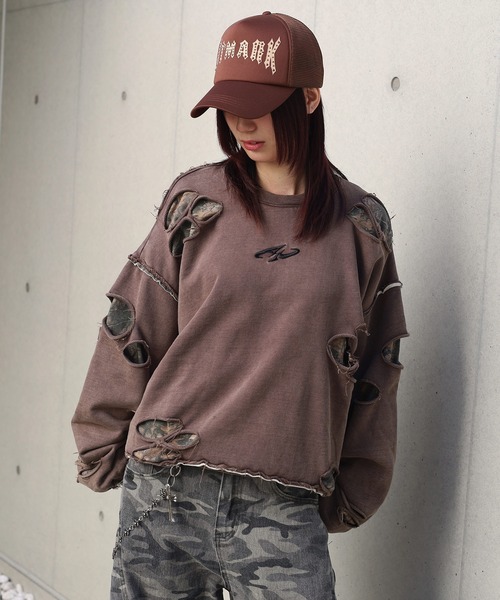 ATMARK(アットマーク)の「《フリーサイズ展開 / UNISEX 》フェイクレイヤード ダメージ加工トレーナー(スウェット・レディース・ブラック/ブラウン/グレー・LARGE)」の13枚目の写真
