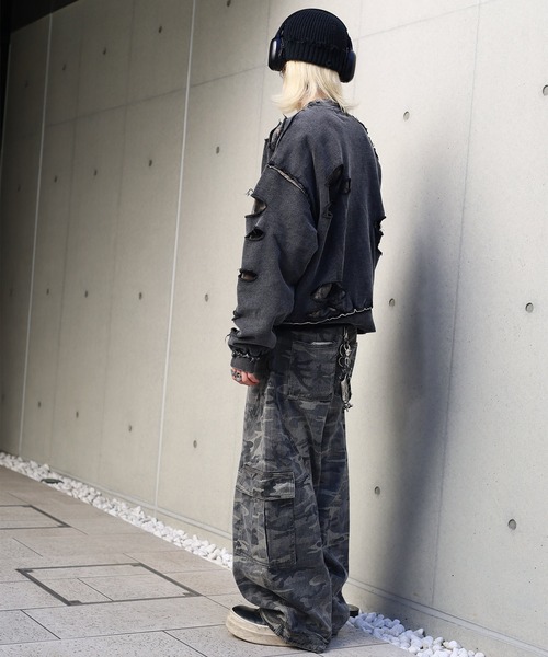 ATMARK(アットマーク)の「《フリーサイズ展開 / UNISEX 》フェイクレイヤード ダメージ加工トレーナー(スウェット・レディース・ブラック/ブラウン/グレー・LARGE)」の17枚目の写真