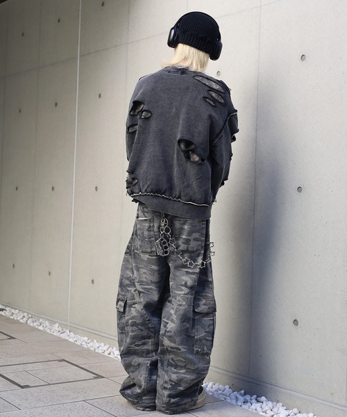 ATMARK(アットマーク)の「《フリーサイズ展開 / UNISEX 》フェイクレイヤード ダメージ加工トレーナー(スウェット・レディース・ブラック/ブラウン/グレー・LARGE)」の18枚目の写真
