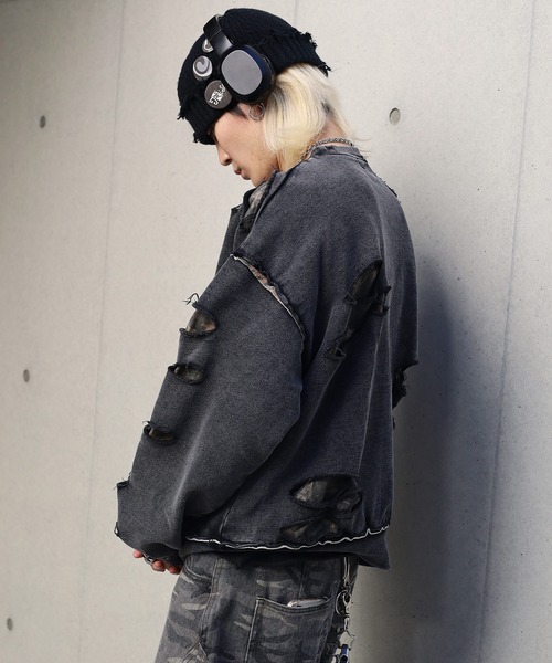 ATMARK(アットマーク)の「《フリーサイズ展開 / UNISEX 》フェイクレイヤード ダメージ加工トレーナー(スウェット・レディース・ブラック/ブラウン/グレー・LARGE)」の20枚目の写真