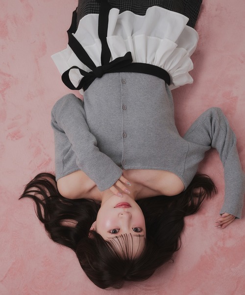 fupel（フぺル）の「multiway ribbon frill peplum  off- shoulder knit / マルチウェイリボンフリルペプラムオフショルダーニット（ニット/セーター・レディース・ブラック/グレー・FREE）」の22枚目の写真