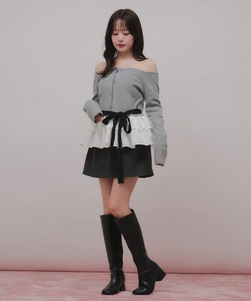 fupel（フぺル）の「multiway ribbon frill peplum  off- shoulder knit / マルチウェイリボンフリルペプラムオフショルダーニット（ニット/セーター・レディース・ブラック/グレー・FREE）」の6枚目の写真