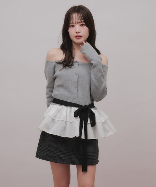 fupel（フぺル）の「multiway ribbon frill peplum  off- shoulder knit / マルチウェイリボンフリルペプラムオフショルダーニット（ニット/セーター・レディース・ブラック/グレー・FREE）」の3枚目の写真