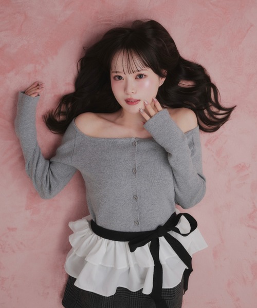 fupel（フぺル）の「multiway ribbon frill peplum  off- shoulder knit / マルチウェイリボンフリルペプラムオフショルダーニット（ニット/セーター・レディース・ブラック/グレー・FREE）」の19枚目の写真