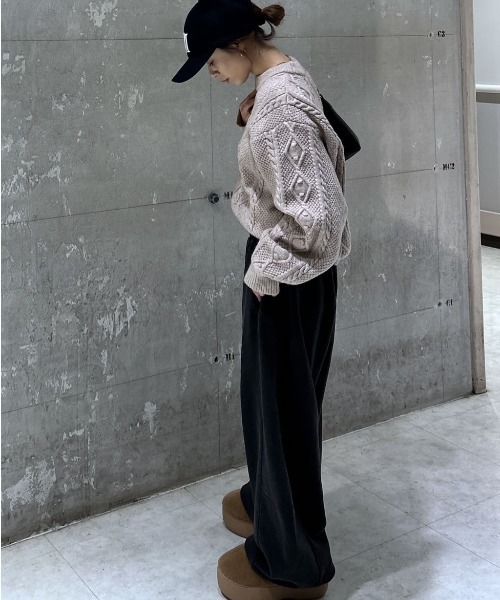 セール】【EC限定新色登場】CURVE LINE SWEAT PANTS / カーブライン