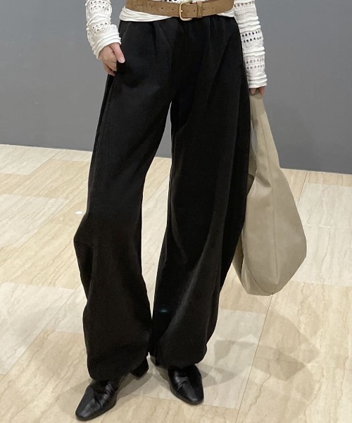 セール】【EC限定新色登場】CURVE LINE SWEAT PANTS / カーブライン