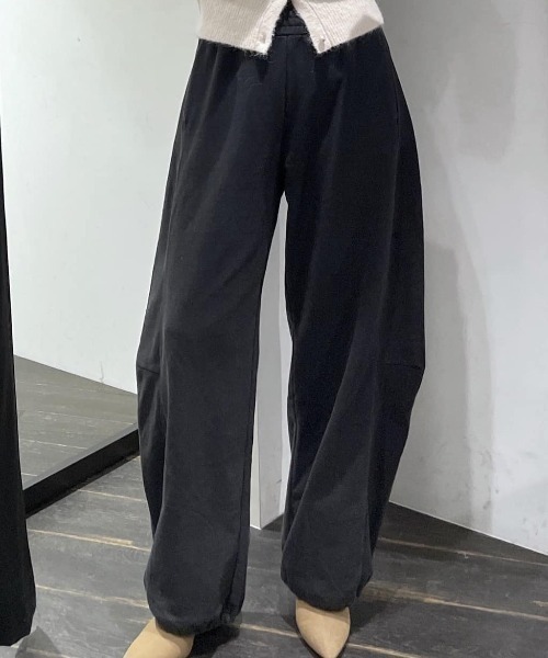 セール】【EC限定新色登場】CURVE LINE SWEAT PANTS / カーブライン