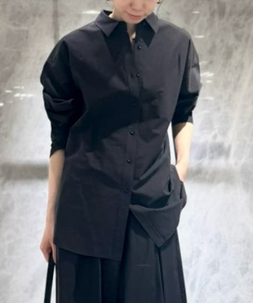 allureville（アルアバイル）の「タイプライターロングシャツ（シャツ/ブラウス・レディース・ブラック/ベージュ/オフホワイト・2）」の2枚目の写真