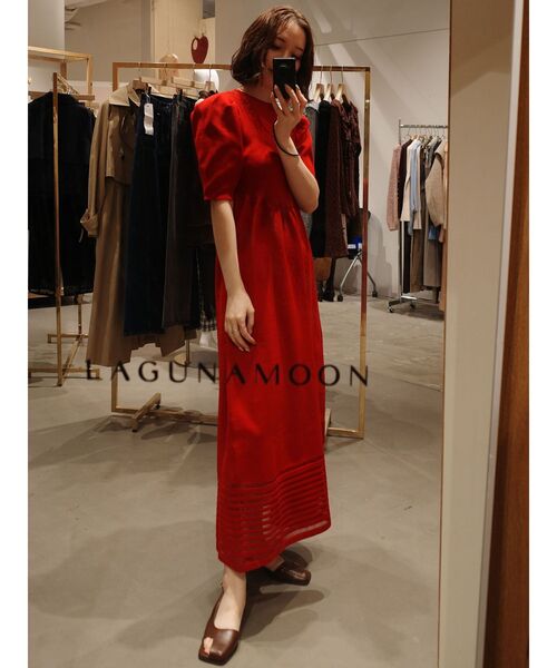 LAGUNAMOON(ラグナムーン)の「バックオープンフォルムニットワンピース 【夏服】 【半袖】(ワンピース・レディース・レッド/ブラック・MEDIUM/SMALL)」の13枚目の写真