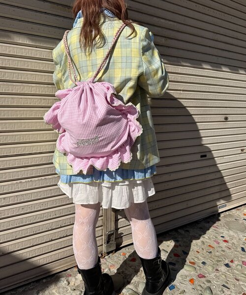 HELLO.SANFRANCISCO（ハローサンフランシスコ）の「【HELLO.SANFRANCISCO/ハローサンフランシスコ】パラコードフリルナップサック（バックパック/リュック・レディース・イエロー/ブラック/ピンク・ONE SIZE）」の9枚目の写真