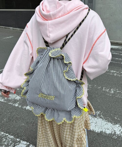 HELLO.SANFRANCISCO（ハローサンフランシスコ）の「【HELLO.SANFRANCISCO/ハローサンフランシスコ】パラコードフリルナップサック（バックパック/リュック・レディース・イエロー/ブラック/ピンク・ONE SIZE）」の21枚目の写真