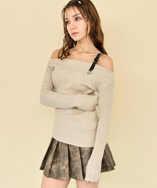 ANAP（アナップ）の「ベルトバックル付オフショルアシメニット（ニット/セーター・レディース・ベージュ/オフホワイト/ブラック・F）」の11枚目の写真