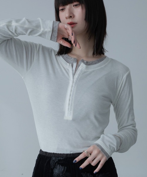 VACANCY(ヴァカンシー)の「フロントフックシアーリブトップス(Tシャツ/カットソー・レディース・グレー/ホワイト/ブラック・FREE)」の1枚目の写真