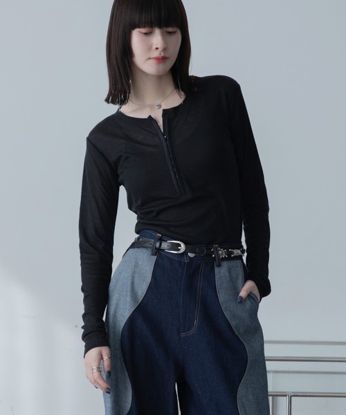 VACANCY(ヴァカンシー)の「フロントフックシアーリブトップス(Tシャツ/カットソー・レディース・グレー/ホワイト/ブラック・FREE)」の21枚目の写真