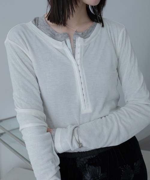 VACANCY(ヴァカンシー)の「フロントフックシアーリブトップス(Tシャツ/カットソー・レディース・グレー/ホワイト/ブラック・FREE)」の5枚目の写真