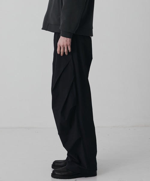 UNITED TOKYO（ユナイテッドトウキョウ）の「【新作】LIGHT DOLPHIN ワイドパラシュートパンツ（その他パンツ・メンズ・ブラック/ダークグレー・1/2）」の3枚目の写真