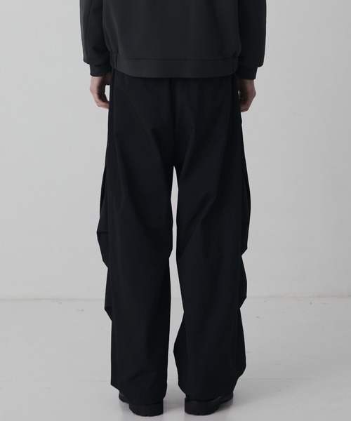 UNITED TOKYO（ユナイテッドトウキョウ）の「【新作】LIGHT DOLPHIN ワイドパラシュートパンツ（その他パンツ・メンズ・ブラック/ダークグレー・1/2）」の19枚目の写真