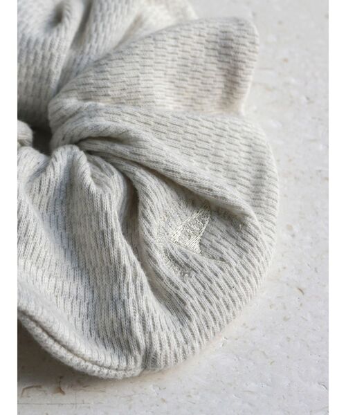 Ungrid（アングリッド）の「【WEB限定】FAITH別注 シュシュ（シュシュ・レディース・その他1/アイボリー/チャコールグレー・FREE）」の4枚目の写真