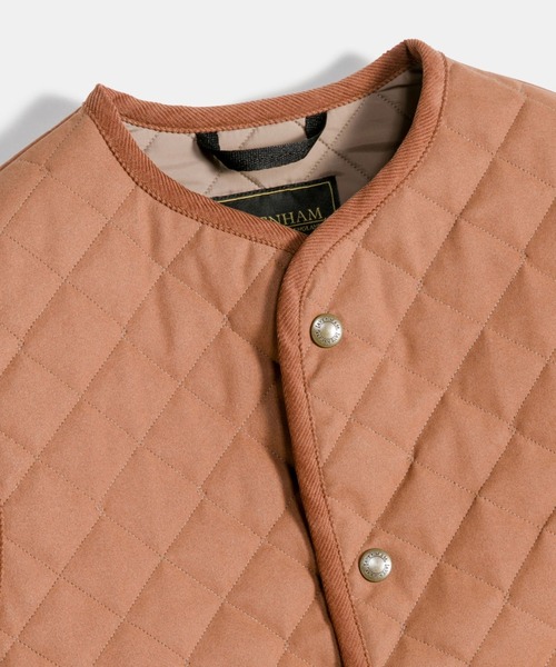 LAVENHAM(ラベンハム)の「Black Edition Brushed MS Cocoon Thornham Womens / ブラック エディション ブラッシュド エムエス コクーン ソーンハム ウィメンズ(ベスト・レディース・ブラウン/ブラック・6/8/10/12)」の10枚目の写真