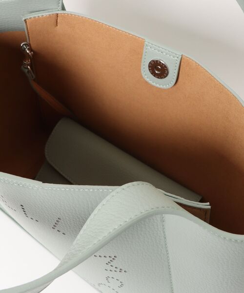 STELLA McCARTNEY（ステラマッカートニー）の「Logo Crossbody Tote Bag / ロゴ クロスボディ トートバッグ（トートバッグ・レディース・ライトグリーン・ONE SIZE）」の7枚目の写真